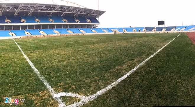 Toàn cảnh mặt cỏ sân Mỹ Đình một tháng trước ngày diễn ra AFF Cup 2016.
