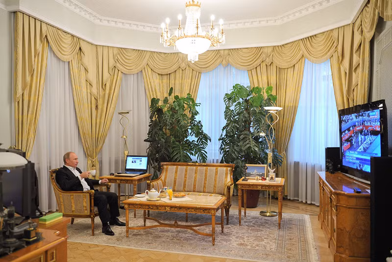 Thời kỳ ông Putin tạm thôi giữ chức vụ Tổng thống (để làm Thủ tướng), ông vẫn tiếp tục sống ở đây.