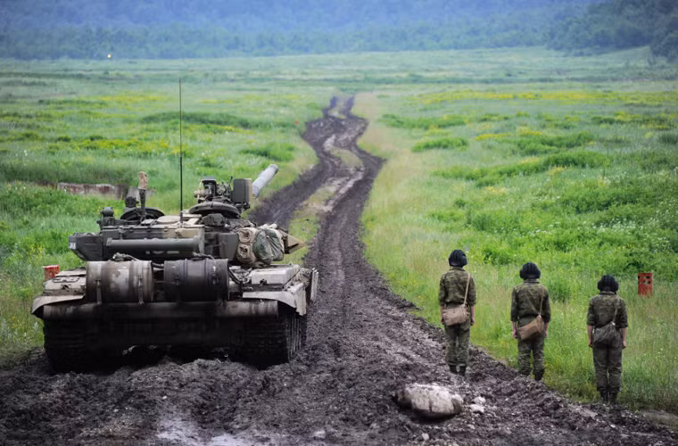 Giới chức Iran đưa ra lý do rằng, có đủ công nghệ và năng lực sản xuất dòng xe tăng nội địa tính năng tương đương T-90. Tuy nhiên, các chuyên gia đều cho rằng, Iran đang nói dối.