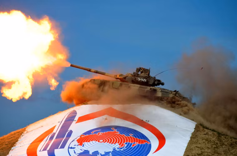 Nhà phân tích quân sự Dave Madzhumbar viết trên tạp chí National Interest rằng, việc Iran từ chối mua xe tăng T-90 của Nga phần nhiều là do không tìm được nguồn tài chính cần thiết, chứ không phải đã có đủ công nghệ và năng lực sản xuất dòng xe tăng nội địa có tính năng tương đương.