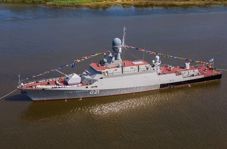 Ngoài ra còn có 3 chiếc tàu hộ vệ Project 21631 Buyan-M cũng tham gia cuộc không kích IS bằng tên lửa hành trình 3M-14T Kalibr. Hiện nay, Hạm đội Caspian được trang bị ba tàu hộ vệ Buyan-M và ba tàu Buyan Proejct 21630 (nhỏ hơn Buyan-M, vũ khí chủ yếu là pháo).