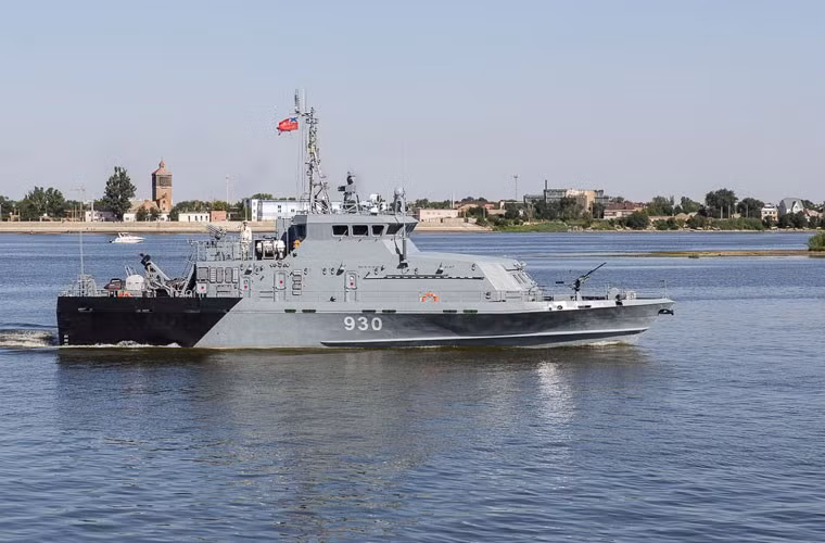 Đội tàu tuần tra ven biển của Caspian được trang bị các tàu Project 21890 được thiết kế để bảo vệ các bến cảng, căn cứ hải quân chống đội người nhái đối phương. Tàu có lượng giãn nước 138 tấn, dài 31m, trang bị súng máy 14,5mm, tên lửa không đối không Igla, súng phóng lựu diệt người nhái DP-65A và DP-64.