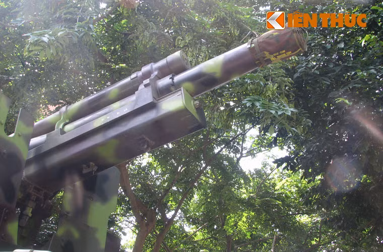 Việc lắp đặt pháo 105mm lên xe Ural-375Đ giúp cho công tác ngụy trang khi cơ động và khi triển khai chiến đấu được dễ dàng hơn rất nhiều.