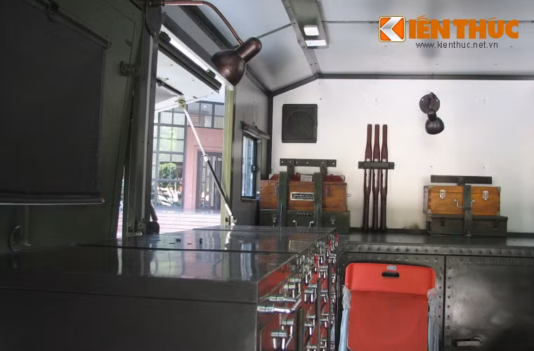 Khối lượng thùng xe và thiết bị là 3.994kg.