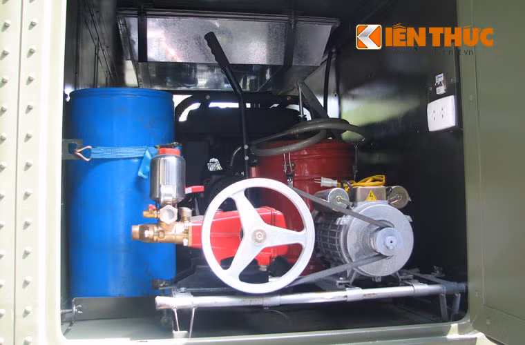 Máy ép hơi, phương tiện không thể thiếu trong sửa chữa được bố trí trên xe.