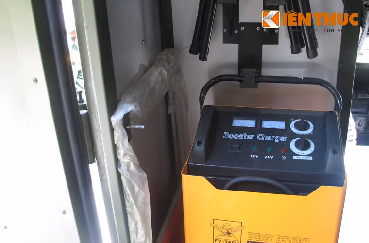 Xe được tích hợp nhiều loại phương tiện và dụng cụ sửa chữa phong phú.