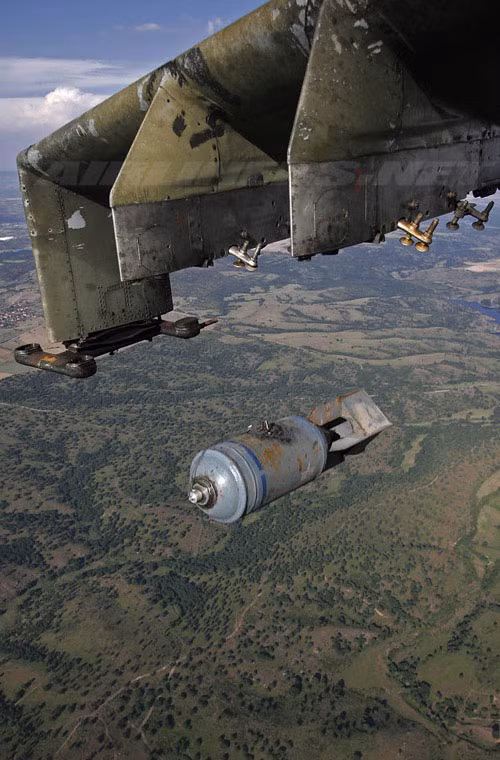 Đặc biệt, trực thăng Mi-24P cũng có khả năng không kích IS bằng bom FAB, ODAB, RBK, ZAB. Đây là tính năng hỏa lực mà các trực thăng phương Tây không làm được. Nó sẽ rất phù hợp khi cần không kích các mục tiêu lớn như trung tâm chỉ huy, kho vũ khí của IS.