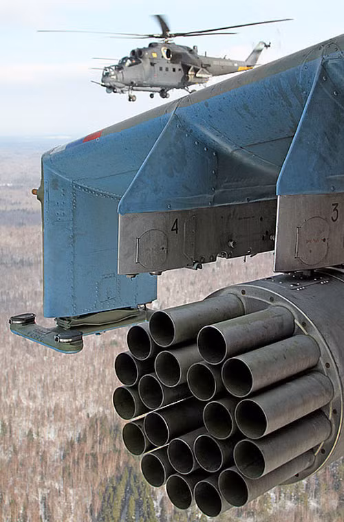 Ngoài ra, các giá treo có thể mang các bệ phóng rocket B-8V20 với đạn rocket S-8 cỡ 80mm với tầm bắn 1-4km.