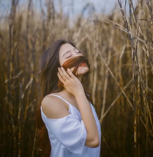 "Cuộc thi đã cho mình gặp nhiều bạn mới, rất xinh đẹp với thông minh. Họ khiến mình cảm thấy luôn phải cố gắng hoàn thiện nhiều hơn nữa", Hoa bày tỏ. Hiện tại, cô bạn đang nỗ lực chuẩn bị cho vòng chung kết của cuộc thi và mong muốn có thể đi sâu hơn nữa để thử thách bản thân vượt qua giới hạn.