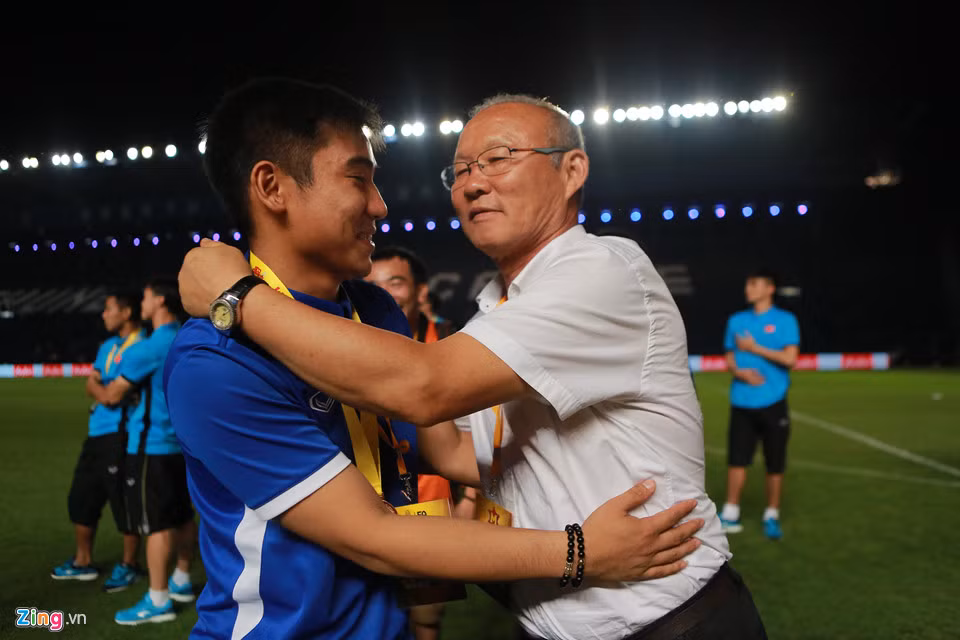 Trước đó, Phạm Văn Minh là bác sĩ đội U15 Việt Nam giành huy chương vàng giải U15 Đông Nam Á 2017. Sau đó, anh cùng HLV Hoàng Anh Tuấn sang Myanmar làm nhiệm vụ ở giải U18 Đông Nam Á 2017. Với kinh nghiệm làm nhiều ở đội trẻ, bác sĩ Minh lần đầu được gọi lên U23 Việt Nam dưới thời HLV Park Hang-seo.