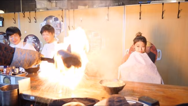 Tuy không tiết lộ bí mật gia truyền này nhưng về cơ bản, mì lửa ramen của quán sẽ bao gồm một ít nước tương đậu nành, nước dùng được hầm từ thịt heo, gà và cá để tạo vị ngọt. Sau đó, người ta sẽ cho vào một vắt mì sợi cùng vài lát thịt lợn và rất nhiều hành lá xanh phủ kín cả bát mì.