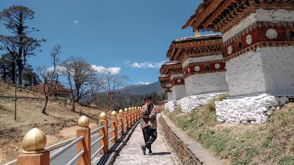 Theo chia sẻ của Trúc Lâm, chuyến đi của anh chàng kéo dài trong 7 ngày. Mặc dù là người có nhiều kinh nghiệm du lịch nhưng với việc ghé thăm Bhutan, Trúc Lâm chia sẻ rất khó để đi được tự túc mà phải đi theo tour.