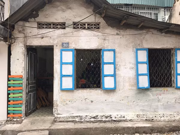 Mặc dù chưa bị phạt nặng về tài chính, tuy nhiên, chủ quán cafe cho biết, hiện tại quán sẽ đóng cửa dài hạn và không biết bao giờ sẽ mở lại.