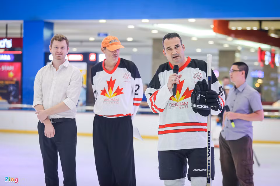 Phát biểu trước sự kiện, ông Kyle Micheal Nunas - Tổng Lãnh sự Canada tại Việt Nam - cho hay: "Người Canada rất yêu thích thể thao, đặc biệt là các môn thể thao trên băng. Do đó, việc giới thiệu các môn thể thao này đến với người Việt Nam cũng nhằm góp phần thúc đẩy giao lưu văn hoá giữa hai nước".