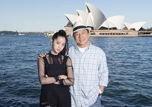 Bản thân Thành Long cũng ngầm thừa nhận điều này khi phát biểu rằng: “Tôi đã làm việc chung với Na Na. Con bé không tệ chút nào. Nếu chúng có hẹn hò thì cũng là chuyện tốt thôi”.