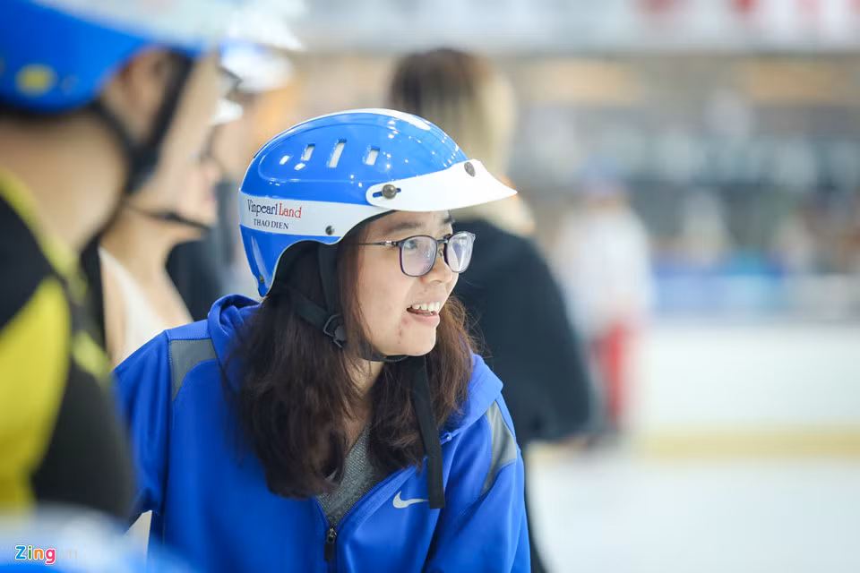 Tại sự kiện, người tham gia được hướng dẫn miễn phí cách trượt băng, chơi khúc côn cầu và ringette.