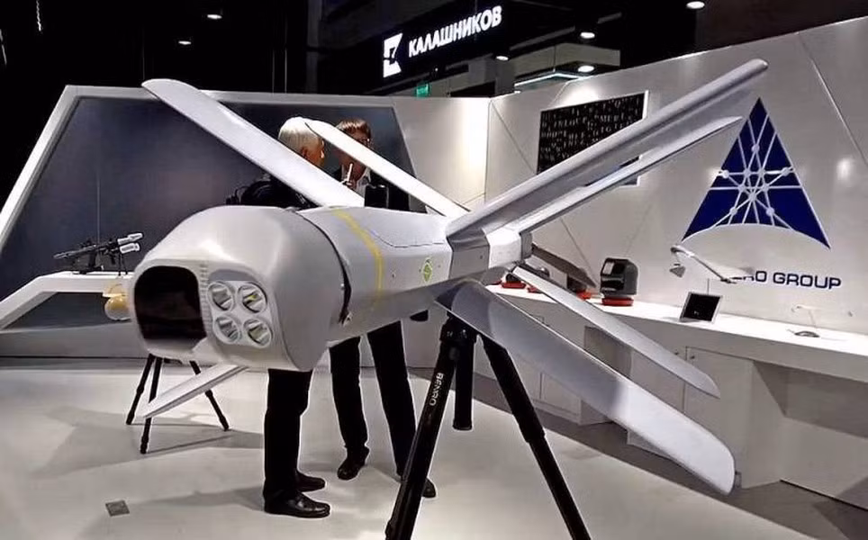 Các chuyên gia Trung Quốc chú ý đến chất lượng cao của hệ thống dẫn đường quang - điện tử, cho phép người điều khiển UAV Lancet-3 tự tin phát hiện ngay cả các xe bọc thép được ngụy trang.