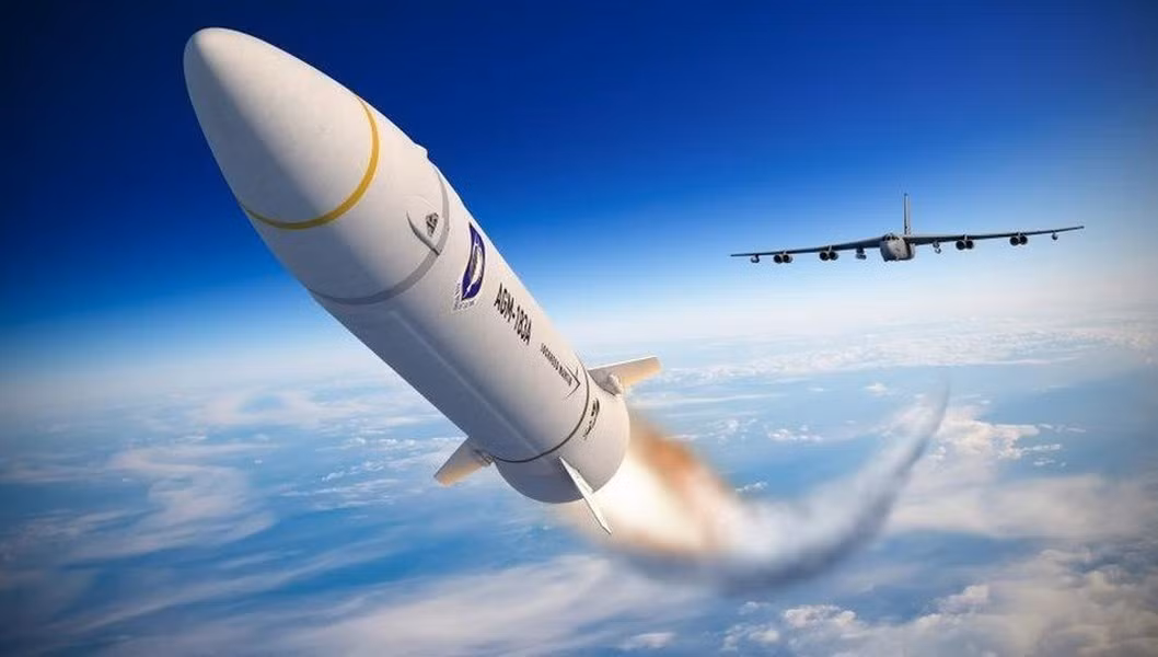 Bên cạnh đó, đại diện Không quân Mỹ từ chối xác nhận hay phủ nhận kế hoạch tiến hành thử nghiệm bắn đạn thật đối với tên lửa siêu thanh AGM-183A ARRW từ Đảo Guam.