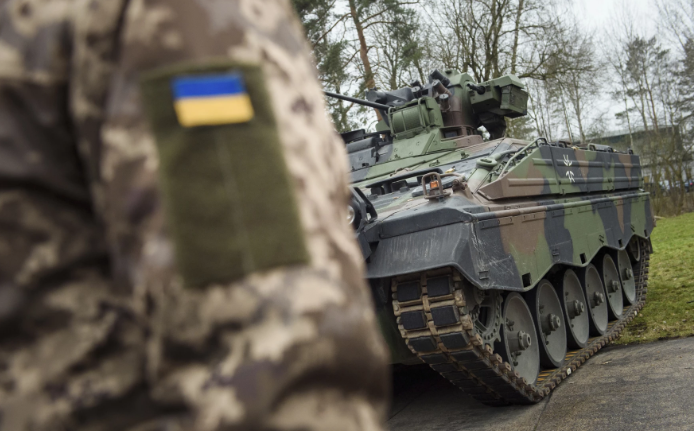 Vụ rò rỉ chấn động này khởi nguồn từ việc nữ nhà báo Margarita Simonyan, người đứng đầu kênh RT (Nga), đăng đoạn ghi âm dài hơn 38 phút lên Telegram vào ngày 2-3 và khẳng định nội dung đoạn ghi âm tiết lộ các sĩ quan quân đội cấp cao của Đức thảo luận cách thức tấn công các mục tiêu, trong đó có cây cầu huyết mạch kết nối giữa bán đảo Crimea với lục địa Nga.