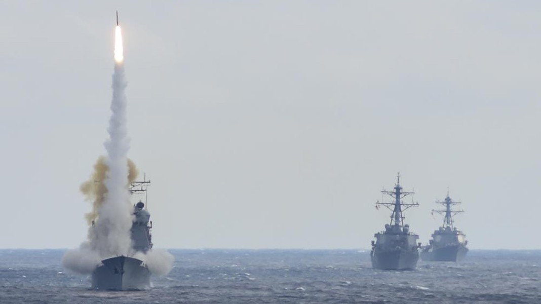 SM-2MRII vẫn áp dụng hệ thống chiến đấu Aegis và hệ thóng phóng MK-26 giống như SM-2MR, tuy nhiên dòng tên lửa này được lắp đặt động cơ tên lửa Thiokol MK-104 giúp tăng phạm vi hoạt động lên gấp đôi.