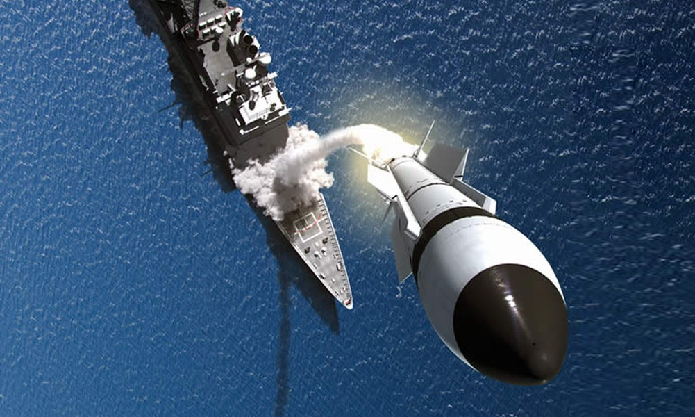 Loại tên lửa SM-2 được phát triển để phá hủy các mục tiêu tấn công tàu chiến, các phiên bản mới còn có khả năng tránh được các biện pháp chống trả điện tử (ECM) từ đối phương.