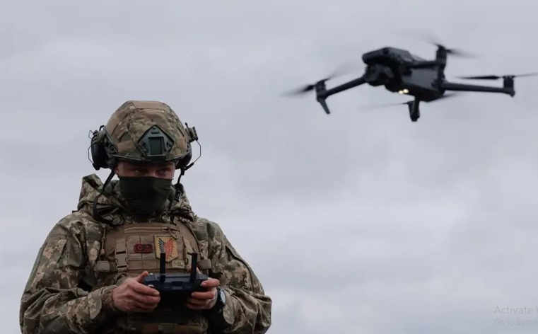 Bộ Quốc phòng Nga ngày 4/3 nói rằng, chiếc xe tăng M1 Abrams thứ hai của Ukraine đã bị phá hủy trong cuộc giao tranh với lực lượng Nga. Đoạn video đăng tải trên mạng xã hội cho thấy, một chiếc M1 Abrams bốc cháy bên cạnh xe rà phá bom mìn M1150 ở khu vực vùng ngoại ô Avdiivka của Donetsk.