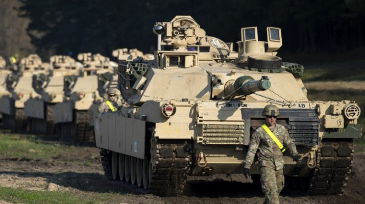 Vấn đề thứ ba của xe tăng Abrams là hệ thống truyền động, ông Leonkov giải thích, đồng thời chỉ ra rằng hệ thống truyền động của xe tăng chủ lực Mỹ là một điểm yếu, có thể biến xe tăng trở thành mục tiêu dễ bị tổn thương khi hoạt động ở địa hình hiểm trở.