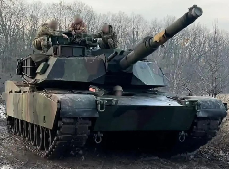 Theo ý kiến của ông Suciu, xe tăng M1 Abrams đã không đáp ứng được kỳ vọng cao trên chiến trường. Ông cho rằng nguyên nhân là do binh lính Ukraine đã quá quen với công nghệ của Liên Xô, thiếu kinh nghiệm thực tế trong việc xử lý các phương tiện của Mỹ, do đó không thể nhanh chóng làm chủ được xe tăng phương Tây. Tổn thất nặng nề của xe tăng M1 Abrams Mỹ cung cấp cho Lực lượng Vũ trang Ukraine (AFU) chứng tỏ tính không độc quyền của thiết bị quân sự này.