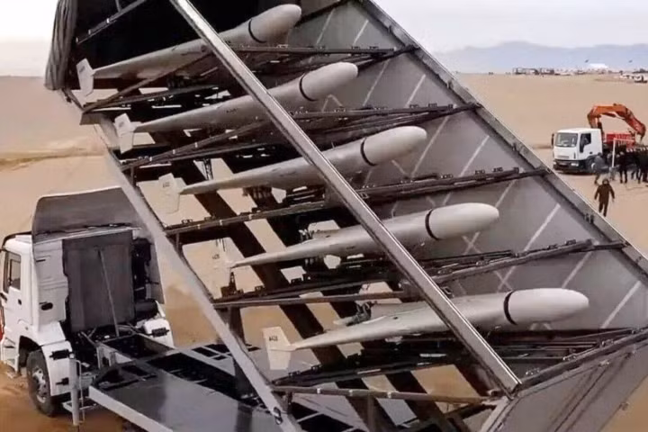 Tháng 9/2022, Quân đội Nga lần đầu tiên sử dụng UAV cảm tử Geran-2 không kích Ukraine. Trước đó không ai hay biết về sự tồn tại của Geran-2 tại Nga. Sau gần 2 năm, Bộ Quốc phòng Nga vẫn chưa công bố các thông tin chính thức về Geran-2. Việc Moscow cố gắng che đậy nguồn gốc của Geran-2 càng thu hút giới tình báo phương Tây chú ý đến mẫu UAV cảm tử này.