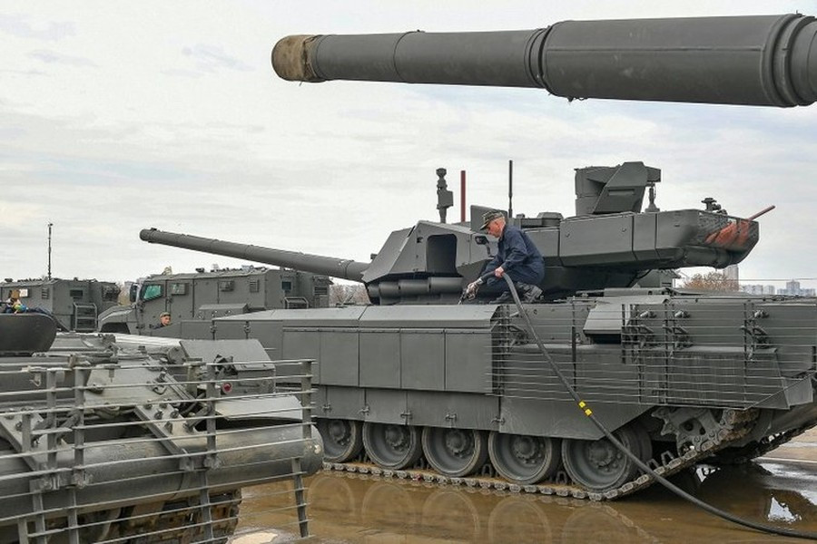 "Bây giờ chúng tôi cần tiền để tạo ra xe tăng mới, vũ khí mới với số lượng nhiều hơn nữa, bởi vậy giá thành cần phải rẻ hơn. Rõ ràng nếu có cơ hội mua được những sản phẩm rẻ hơn thì tại sao không”, người đứng đầu Tập đoàn Rostec nói thêm.