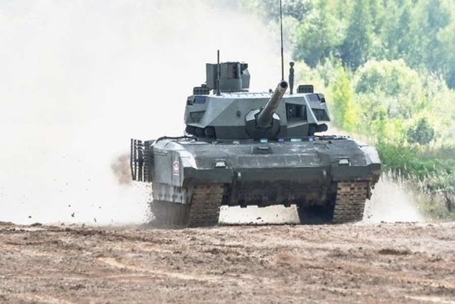 T-14 được “mặc” áo giáp đa lớp dạng composite đi kèm giáp phản ứng nổ, có thể chịu được đòn tấn công từ tên lửa chống tăng cỡ 152 mm và đạn xuyên giáp động năng bắn đi từ pháo 125 mm.