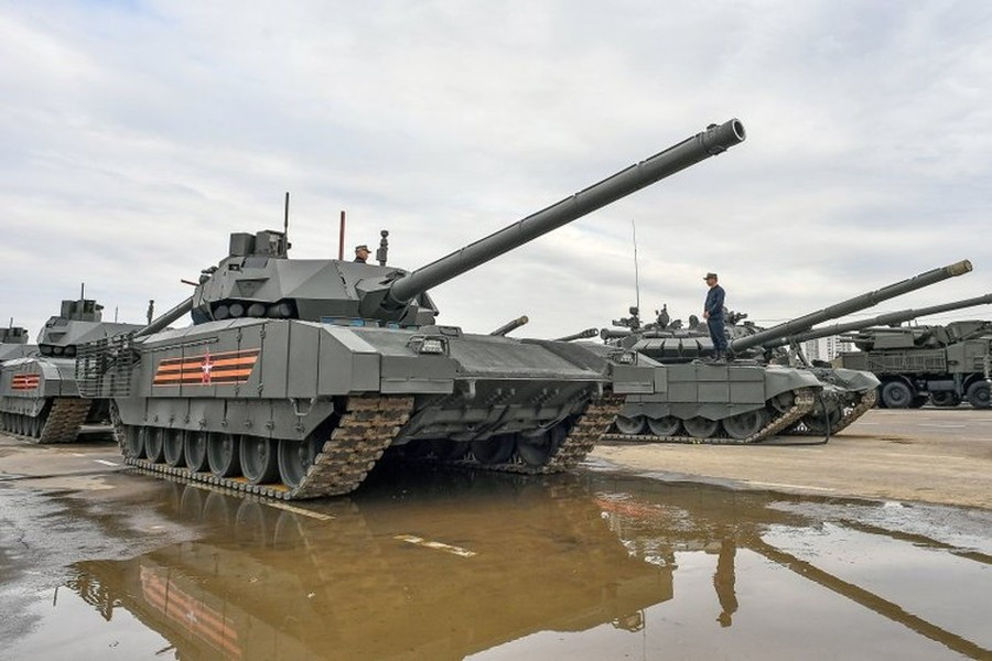Cần nhắc lại vào năm 2018, Bộ Quốc phòng Nga đã ký hợp đồng mua 132 phương tiện chiến đấu trên nền tảng Armata - bao gồm xe tăng T-14 và xe chiến đấu bộ binh T-15 từ nhà sản xuất Uralvagonzavod.