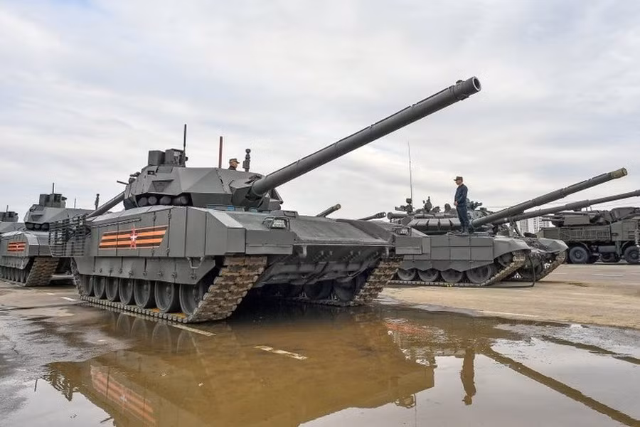 Cần nhắc lại vào năm 2018, Bộ Quốc phòng Nga đã ký hợp đồng mua 132 phương tiện chiến đấu trên nền tảng Armata - bao gồm xe tăng T-14 và xe chiến đấu bộ binh T-15 từ nhà sản xuất Uralvagonzavod.