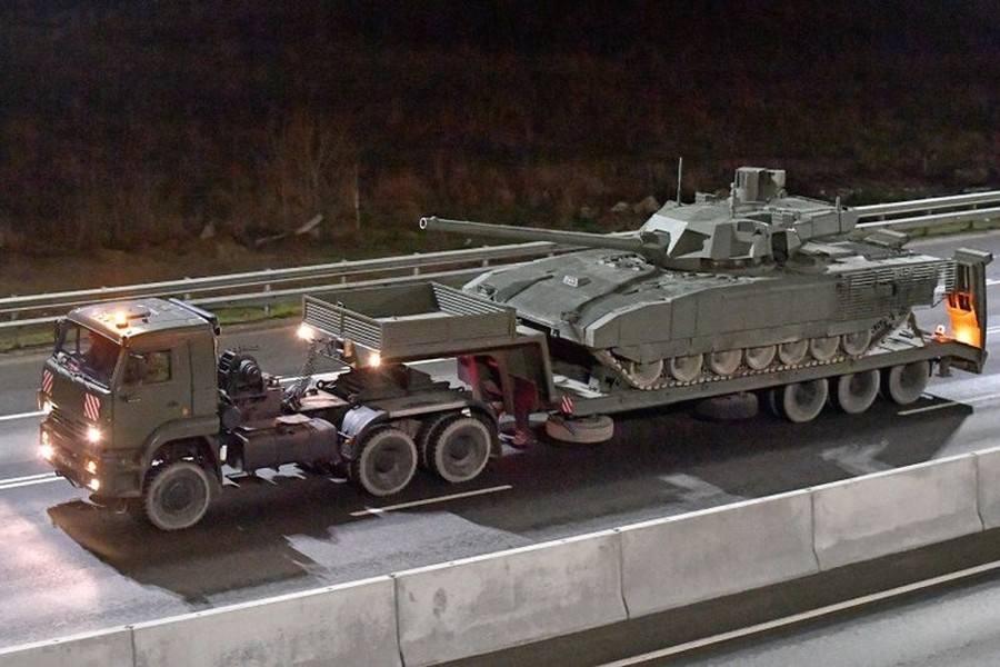 Tổng giám đốc Tập đoàn công nghệ nhà nước Rostec - ông Sergey Chemezov cho biết, Quân đội Nga sẽ dễ dàng mua T-90 rẻ hơn thay vì tập trung vào xe tăng T-14 Armata đắt đỏ.