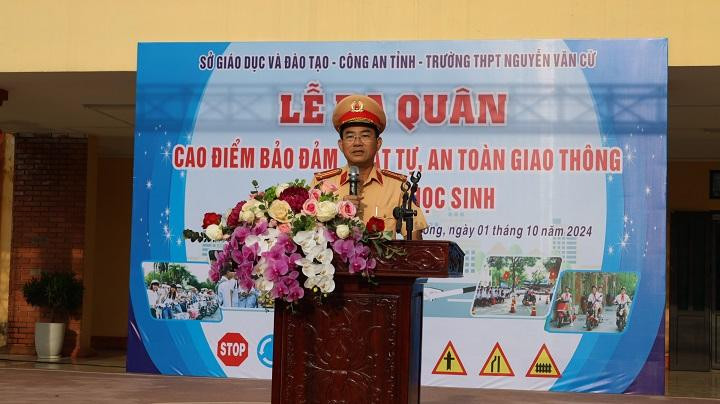 Hai Duong: Canh sat ra quan cao diem bao dam ATGT cho hoc sinh-Hinh-2