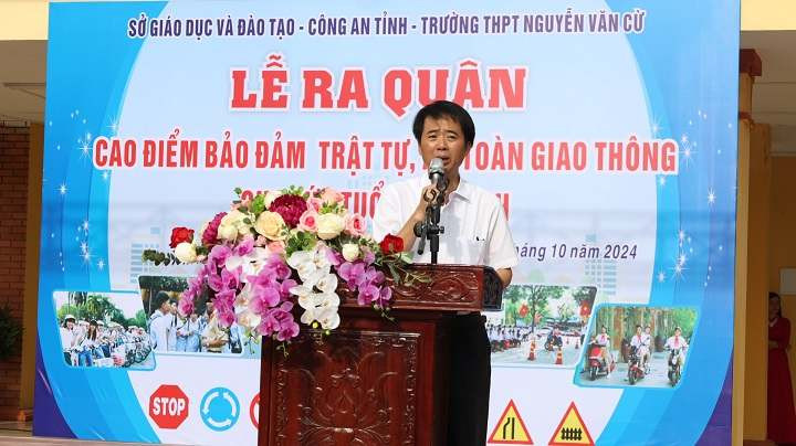 Hai Duong: Canh sat ra quan cao diem bao dam ATGT cho hoc sinh-Hinh-3