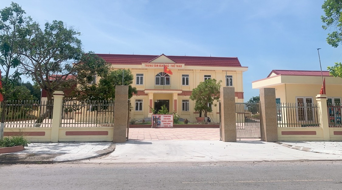 Hải Dương: Đình chỉ PGĐ Trung tâm, điều tra vi phạm lối sống Hai Duong: Dinh chi PGD Trung tam, dieu tra vi pham loi song