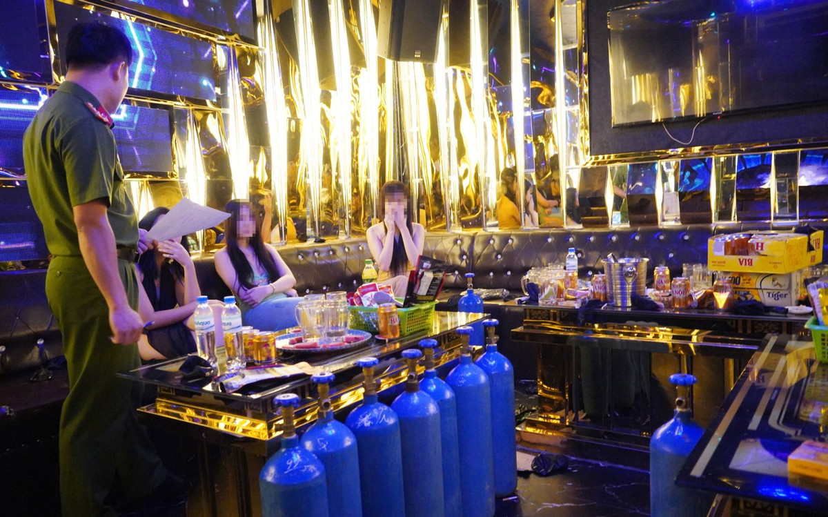 Thanh Hóa: Phá động karaoke, massage G7, giải cứu 58 cô gái - Hình 2 Thanh Hoa: Pha dong karaoke, massage G7, giai cuu 58 co gai-Hinh-2