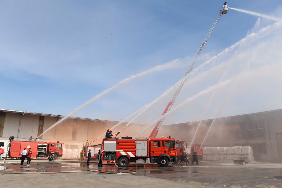 Khi xảy ra sự cố, có khoảng 500 cán bộ, công nhân viên đang làm việc bên trong nhà máy, 40 kỹ sư, công nhân đang bảo dưỡng các tấm pin năng lượng mặt trời trên mái. Chỉ trong thời gian ngắn, đám cháy đã phát triển nhanh chóng, lan sang khu vực xưởng với tổng diện tích đám cháy khoảng 3.000 m2, lượng khói, khí độc tỏa ra nhiều.