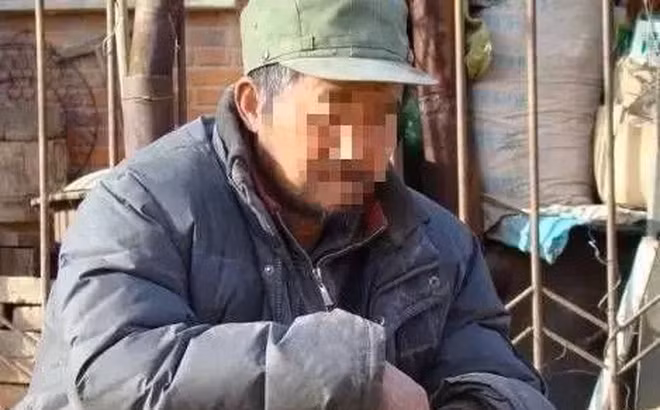 Con trai dem nha gan no, chu no vua thay tay bat mat mung