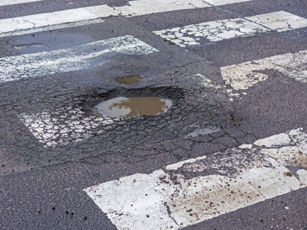 Nguoi dan ong thoat chet ngoan muc nho... o ga