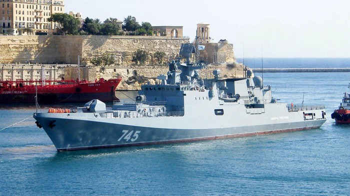 Hệ thống trinh sát trên tàu, được trang bị hệ thống radar đa năng Puma, cung cấp khả năng trinh sát, phát hiện những mục tiêu trên mặt biển và trên không từ xa; tự động theo dõi và xử lý các tình huống phức tạp, hạn chế thấp nhất sự can thiệp của con người.