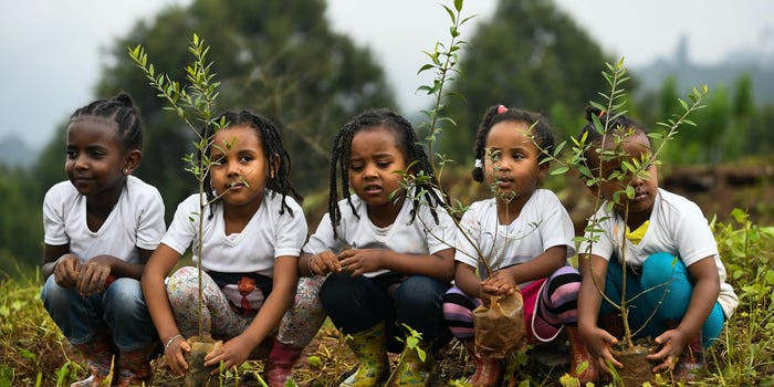 Hickel nói với Insider rằng những gì đang xảy ra ở Ethiopia là "một phần của nhiều điều sắp xảy ra." Ông cho rằng nếu không có những nỗ lực triệt để nhằm giảm lượng khí phát thải toàn cầu, vấn đề sẽ trở nên tồi tệ hơn.