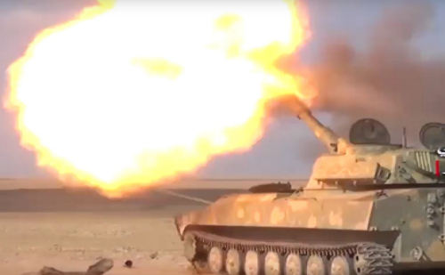 "Đợt ném bom của Không quân Nga và Syria, cùng vụ oanh kích dữ dội tại vùng "sa mạc trắng", đã tiêu diệt 327 chiến binh IS, phá hủy 134 'sào huyệt' cùng 7 kho đạn và 5 kho chứa vũ khí dưới lòng đất của bọn chúng", phát ngôn viên của lực lượng Nga tại Syria ngày 25/8 nói. Ảnh: AMN.