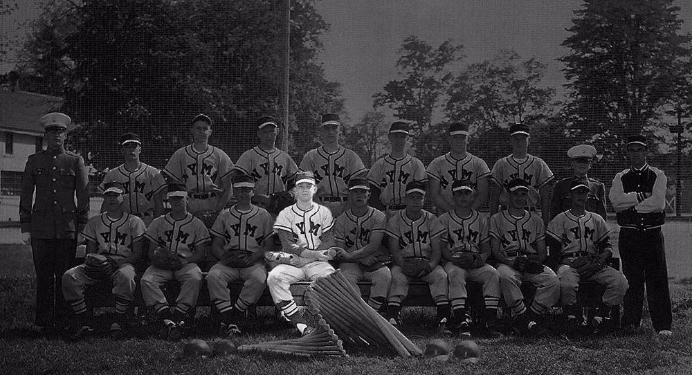 Donald Trump yêu thích thể thao và tham gia rất nhiều bộ môn tại Học viện Quân sự New York. Trong đó, ông thể hiện năng khiếu xuất chúng với môn bóng chày và bóng bầu dục. Ảnh: DO.