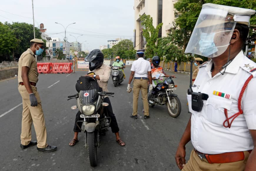 Trong bối cảnh số ca mắc COVID-19 tăng mạnh, thành phố Chennai, thủ phủ bang Tamil Nadu (Ấn Độ), cùng một số khu vực lân cận bị tái áp đặt tình trạng phong tỏa từ ngày 19/6. Ảnh: AJ.