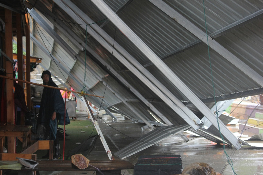 Lũ lụt tại Trung Quốc đang ảnh hưởng tới cuộc sống của khoảng 60 triệu dân, sống tại 27 trong tổng số 31 tỉnh của nước này. Theo thống kê, gần 200 người đã thiệt mạng với các nguyên nhân liên quan tới mùa lũ lụt năm nay ở Trung Quốc. Thiệt hại kinh tế do lũ lụt tại Trung Quốc trong năm nay đã lên tới hơn 20 tỷ USD. Ảnh: China Daily.