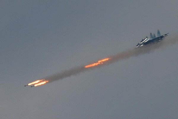 Khong quan Nga doi bao lua tra dua nhom khung bo tai Idlib