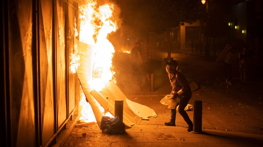 Sau vụ nổ ở Li Băng, các nhà điều tra đã bắt giữ giám đốc cảng và 15 người khác để điều tra.