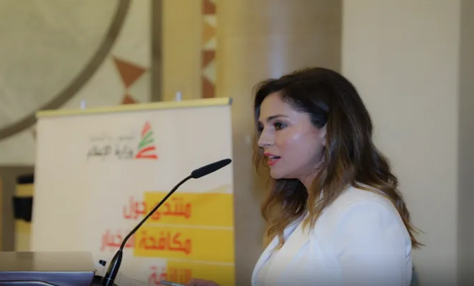 Bộ trưởng Thông tin Li Băng cho biết thêm, bà đã cố gắng giải thích với chính phủ của Thủ tướng Hassan Diab về những đòi hỏi của người dân trong làn sóng biểu tình gây chấn động cả nước hồi tháng 10/2019, nhưng "sự thay đổi vẫn còn ở rất xa". Ảnh: Twitter.